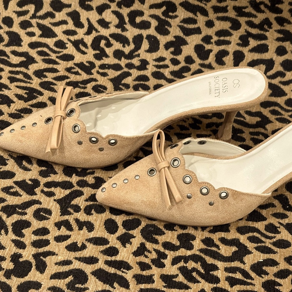 Island Oasis Kitten heels